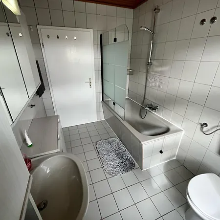 Grosszuegige Monteurzimmer-wohnung Naehe Hannover Guest house